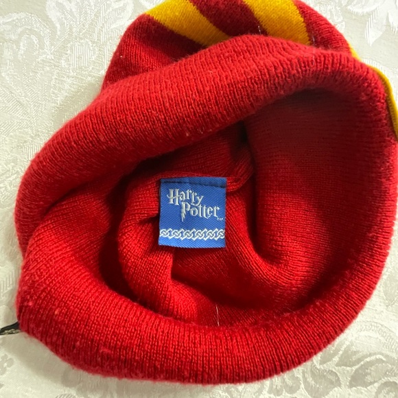 Harry Potter Gryffindor Cuffed Beanie Knit Hat And Scarf Combo Set - Picture 6 of 11